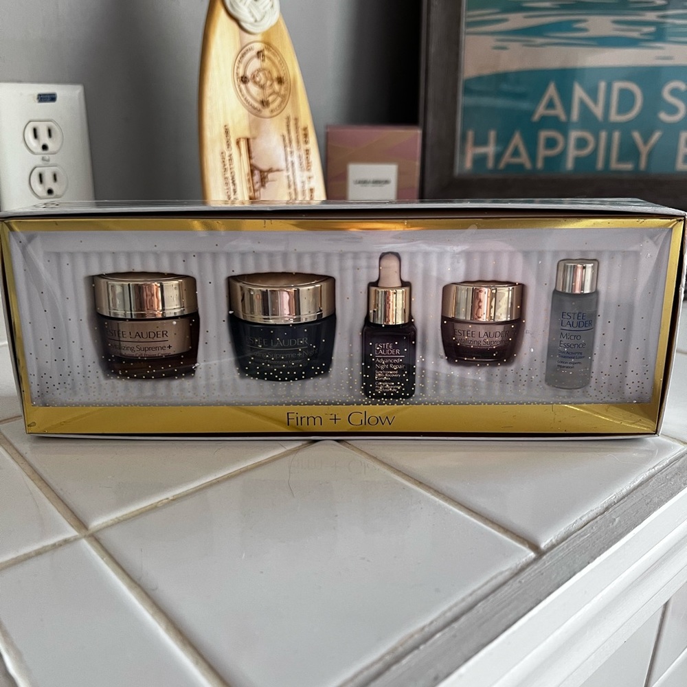 Estée Lauder Firm & Glow Kit
